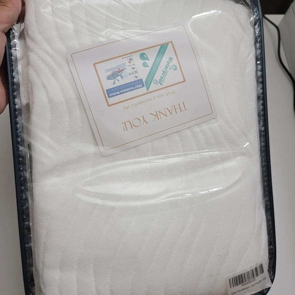 Full Size 100% Waterproof Mattress Pad, 3D Air Fiber Fabric Mattress Protector,